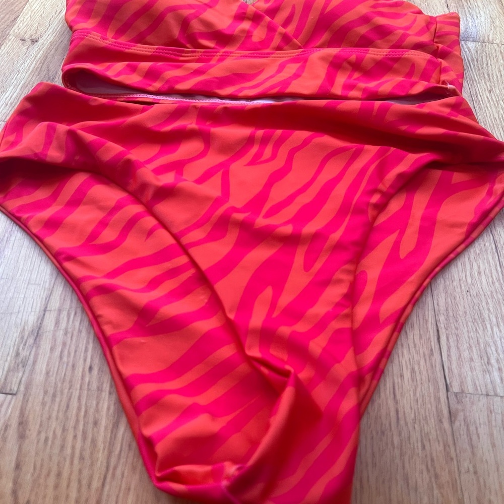 Shein NWOT Orange & Pink Tiger Stripe Bikini Swimsuit Set women's size medium - Picture 3 of 8